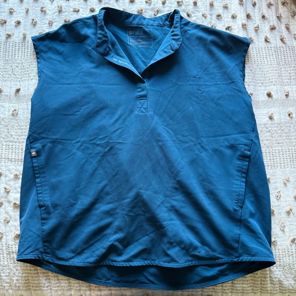 Figs Rafaella Oversized Scrub Top in Deep Reef Size L